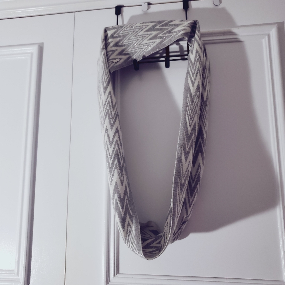 Calvin Klein Gray and White Zigzag Print Infinity Scarf - Picture 6 of 9